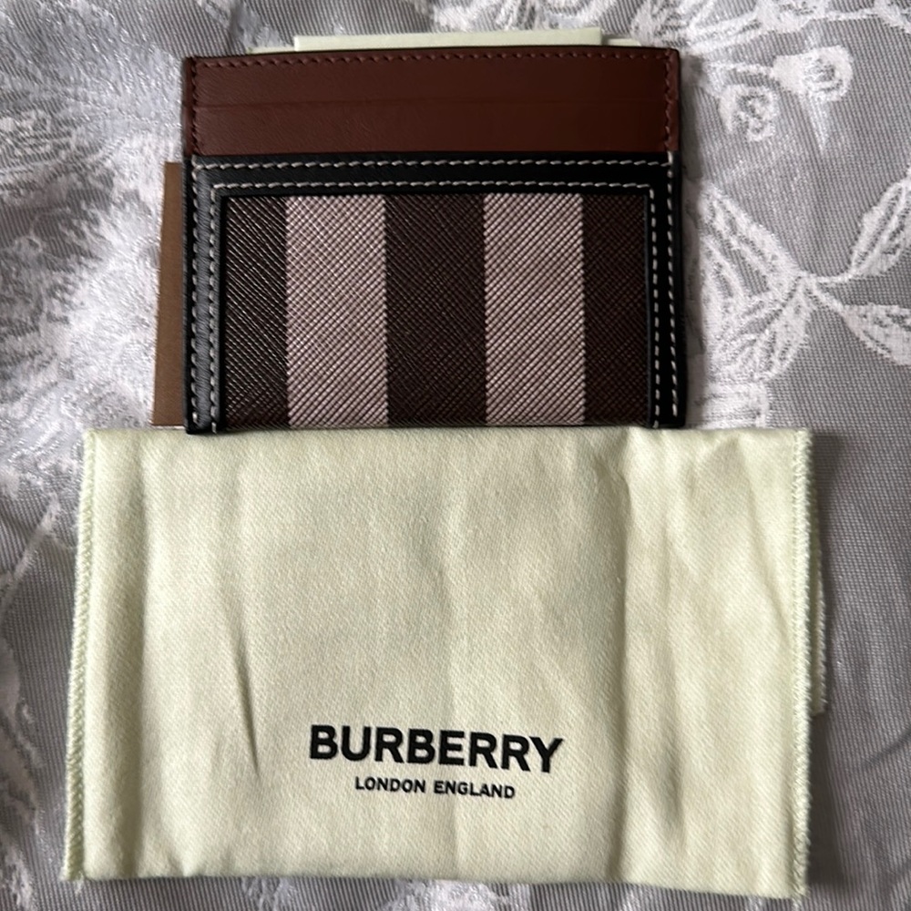 Brand New Women’s Burberry Check and Two-tone Leather Card Case in Dark Brown